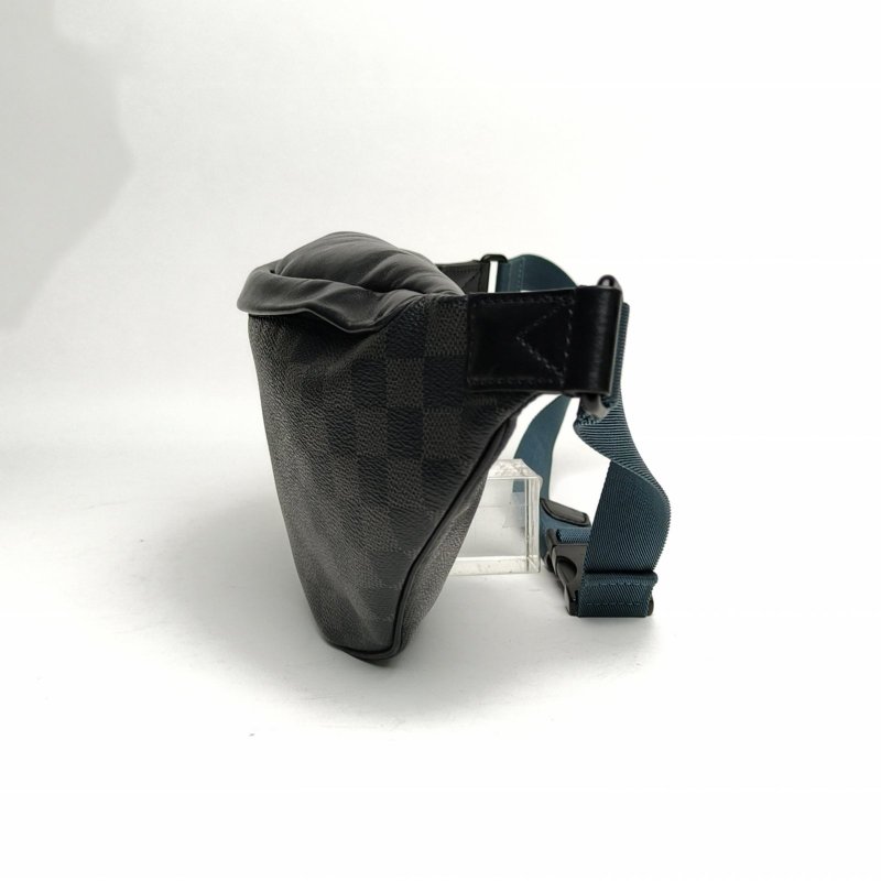 LOUIS VUITTON 黑棋格PVC2019Discovery腰包肩背包-1