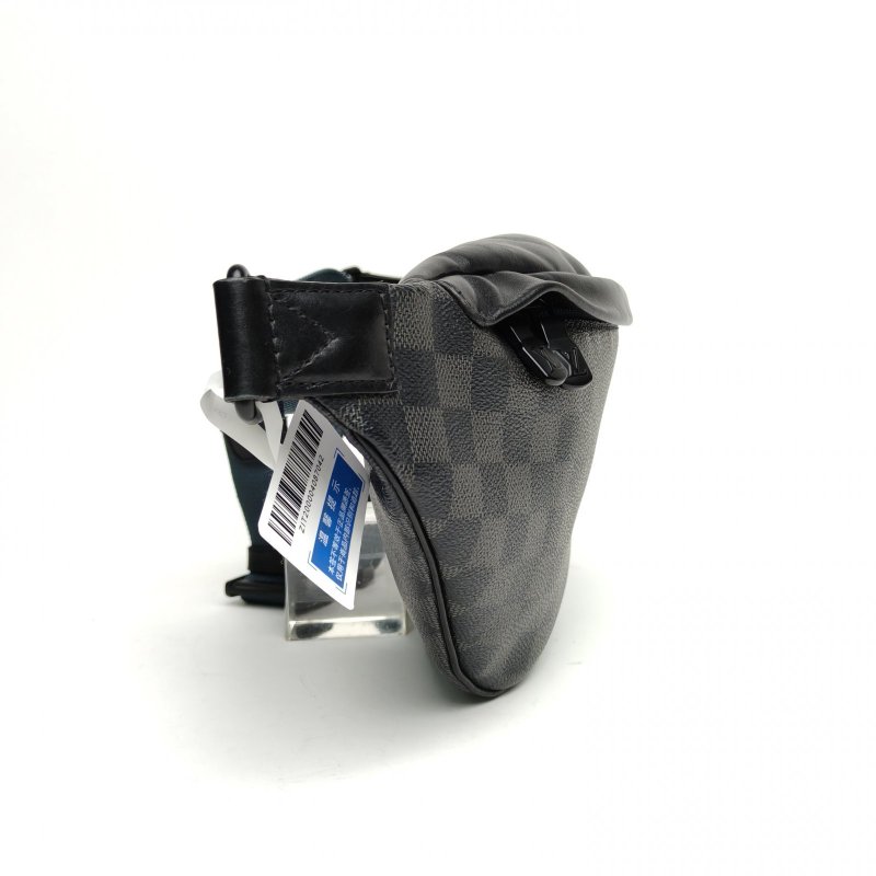LOUIS VUITTON 黑棋格PVC2019Discovery腰包肩背包-3