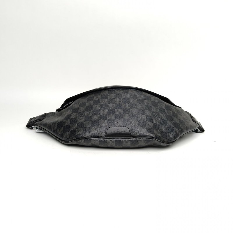 LOUIS VUITTON 黑棋格PVC2019Discovery腰包肩背包-4