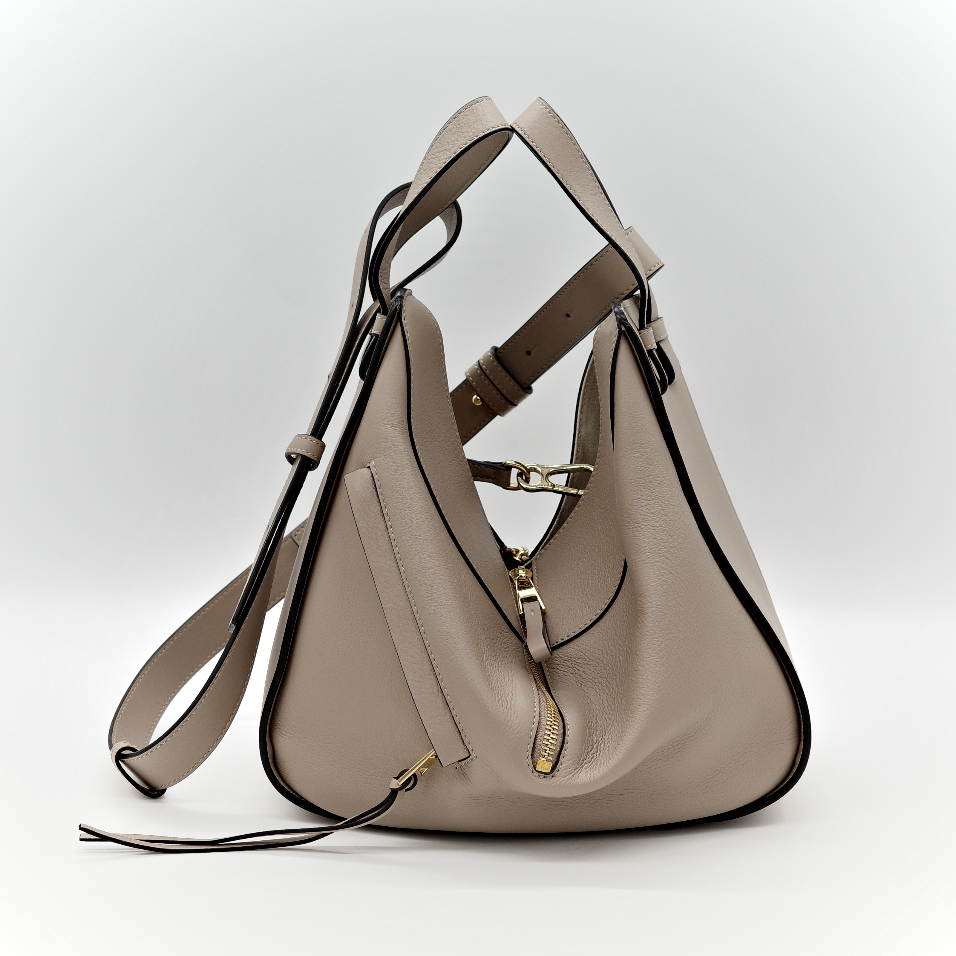 LOEWE 羅意威 Hammock 沙色 吊床包 斜背包-1