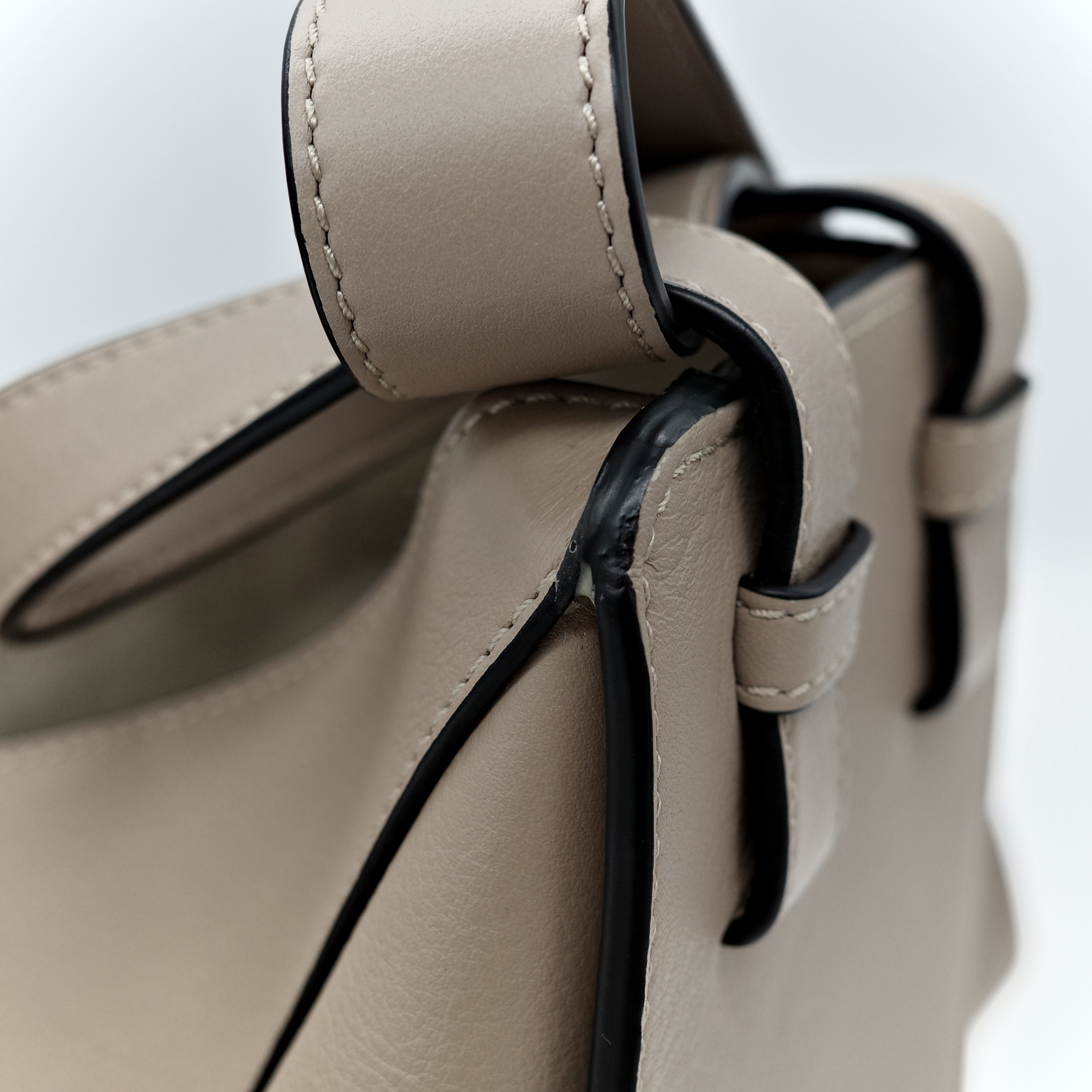 LOEWE 羅意威 Hammock 沙色 吊床包 斜背包-7