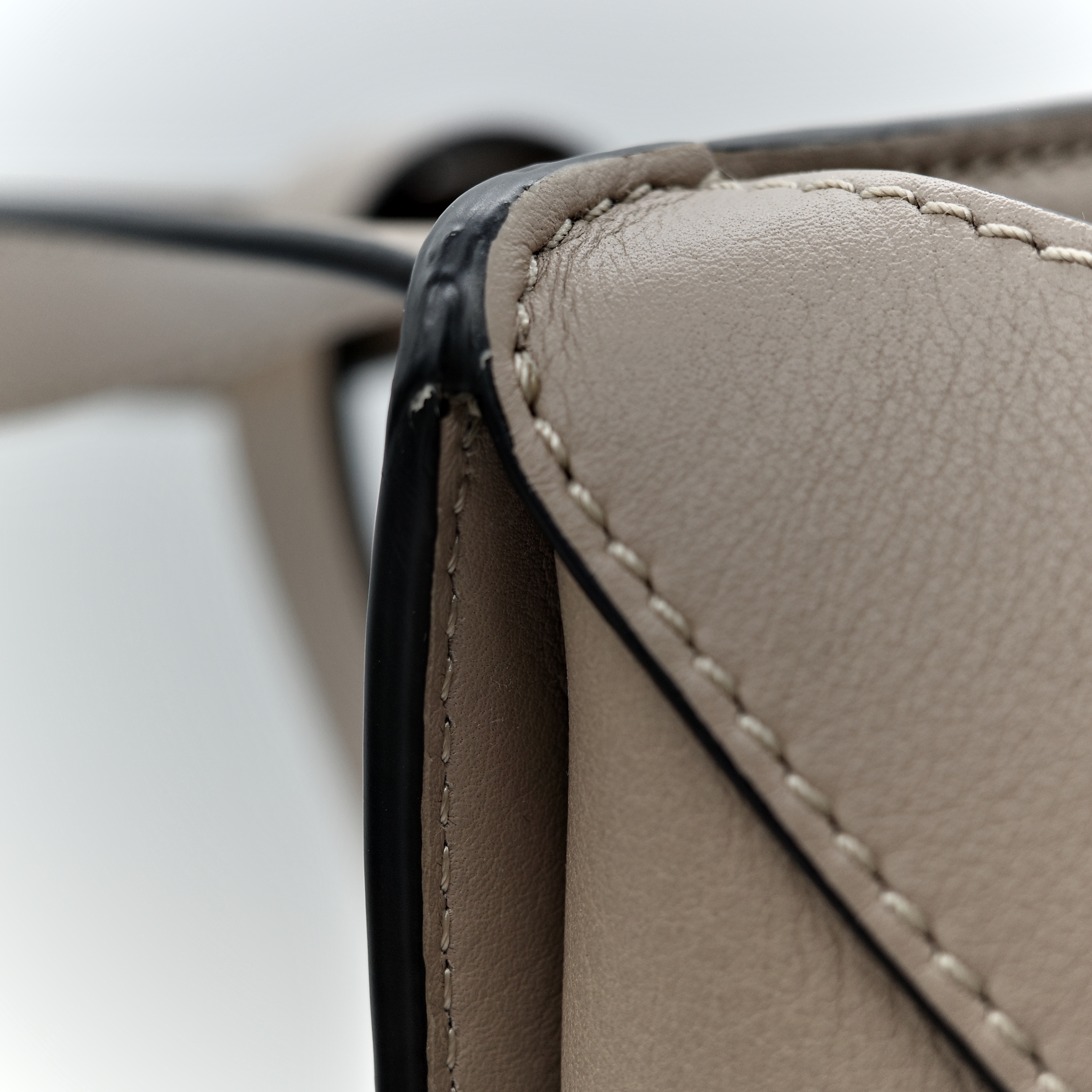 LOEWE 羅意威 Hammock 沙色 吊床包 斜背包-8