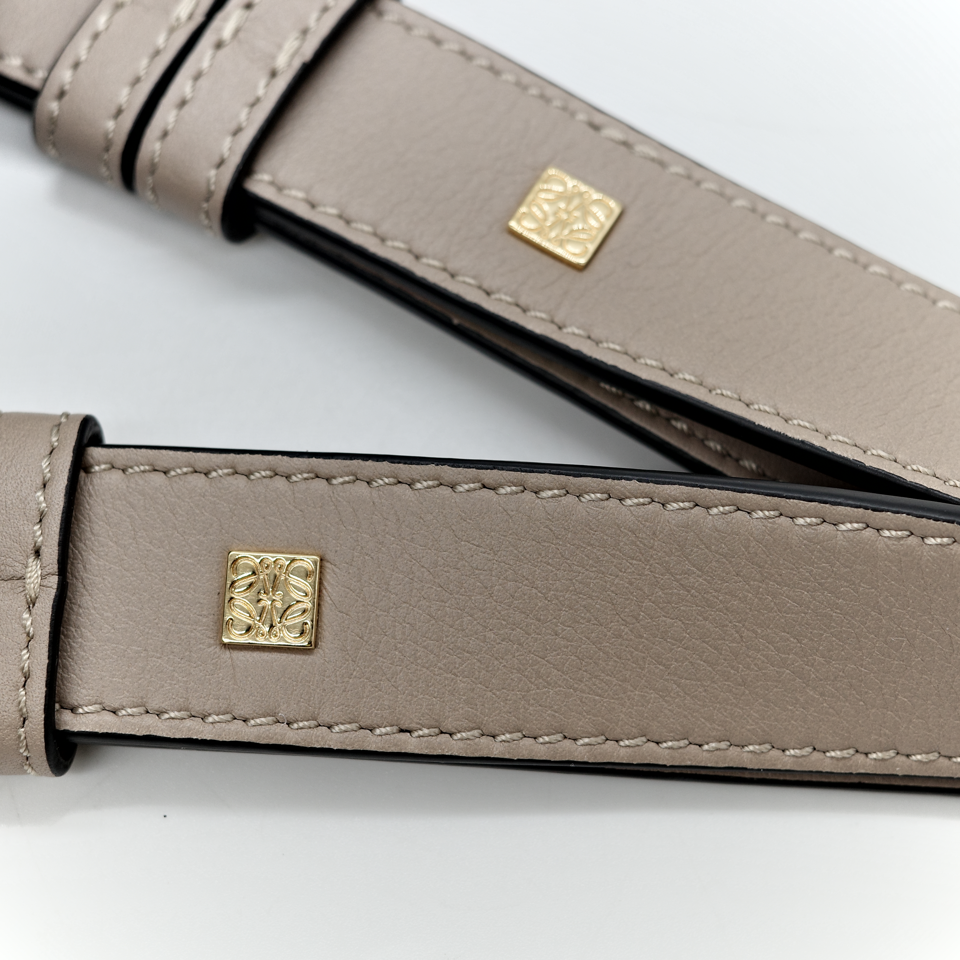 LOEWE 羅意威 Hammock 沙色 吊床包 斜背包-18