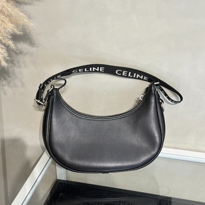 CELINE 字母背帶牛皮AVA腋下包 - 黑-4