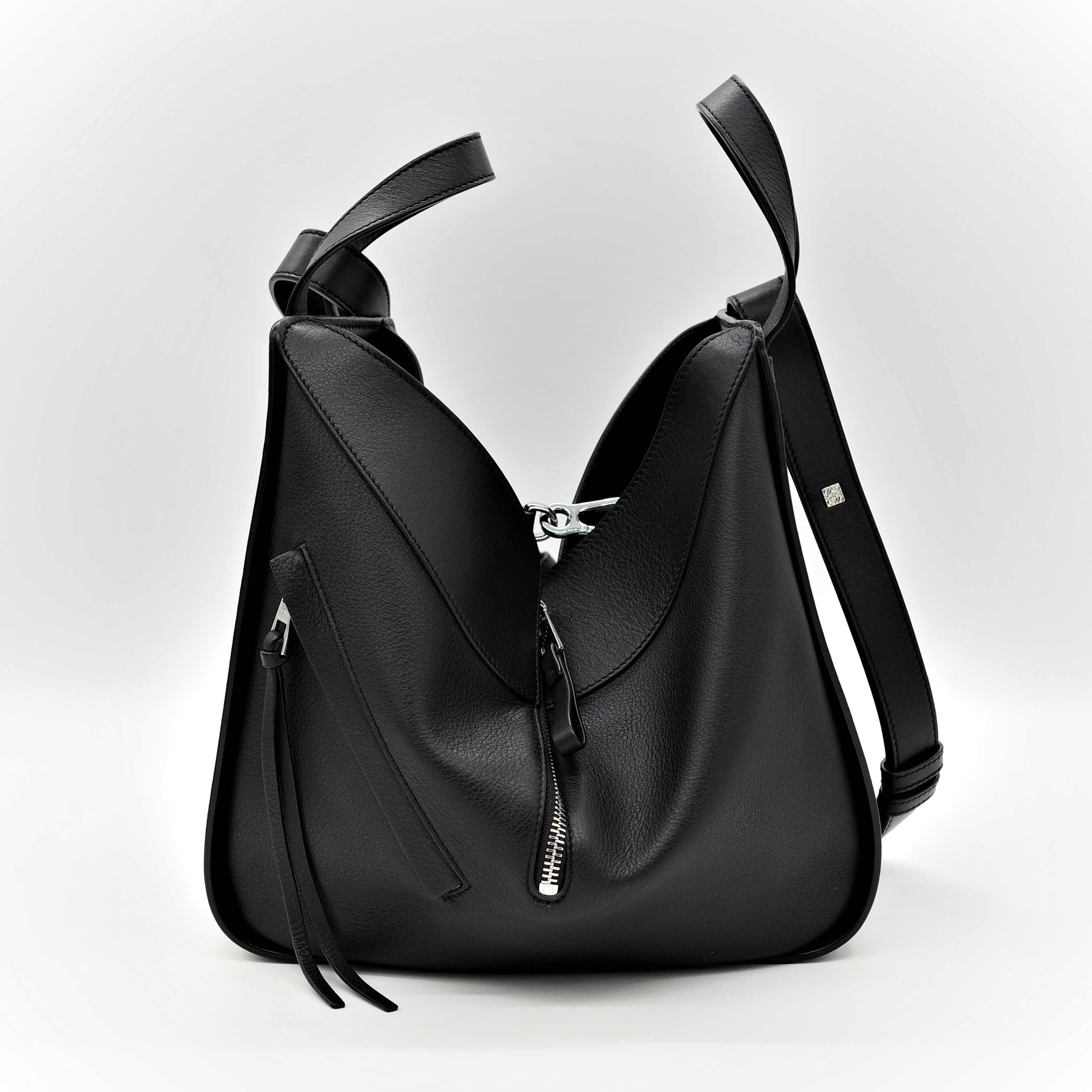 LOEWE 羅意威 Hammock 黑色 吊床包 斜背包-1