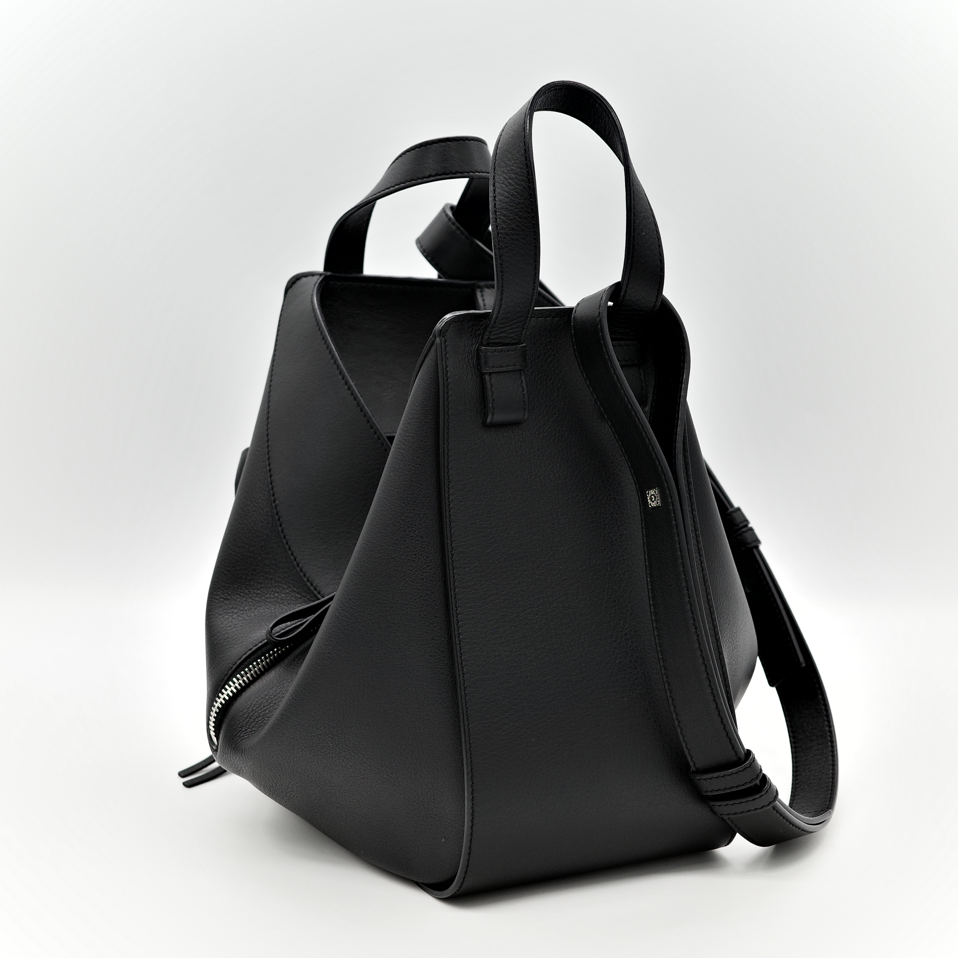 LOEWE 羅意威 Hammock 黑色 吊床包 斜背包-3