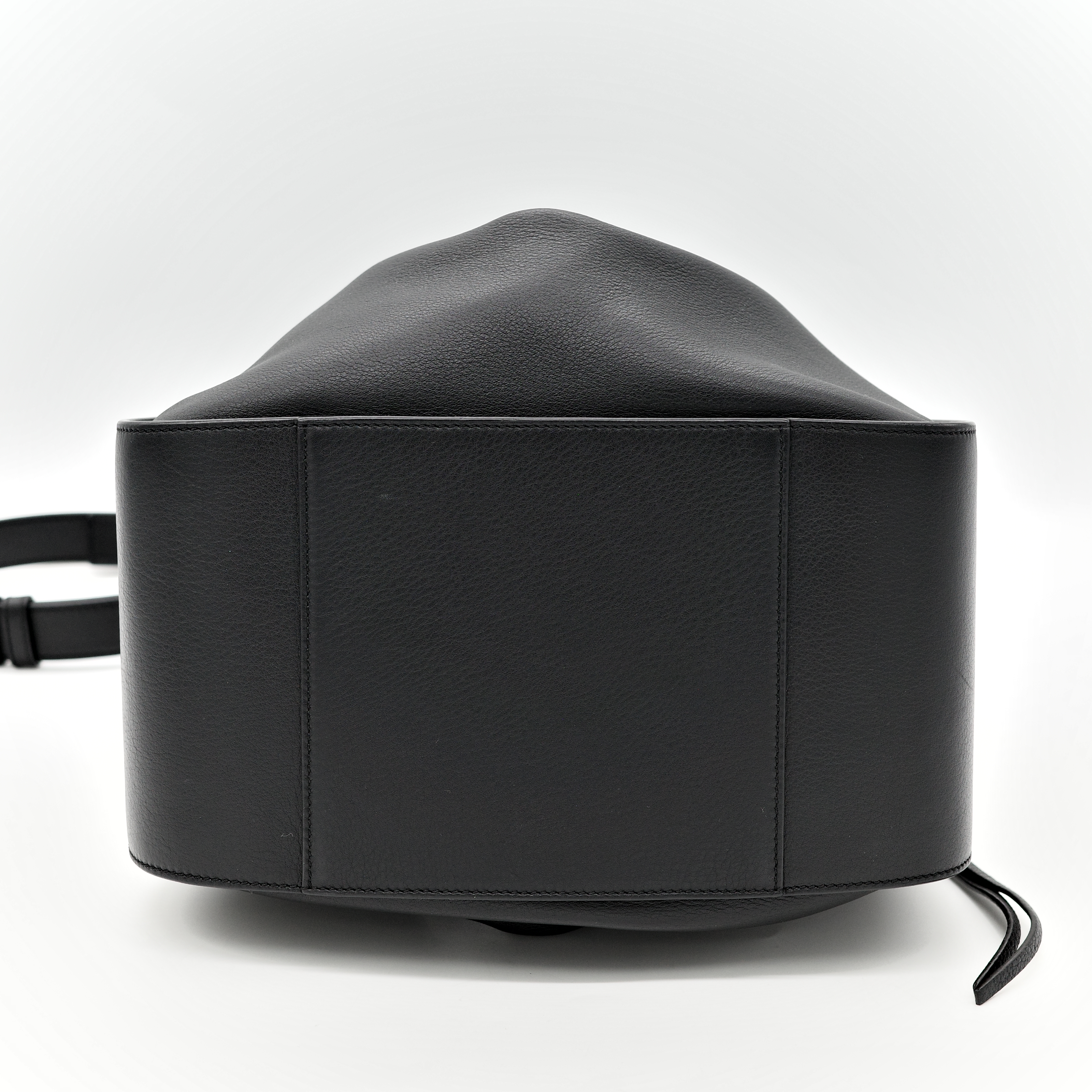 LOEWE 羅意威 Hammock 黑色 吊床包 斜背包-5
