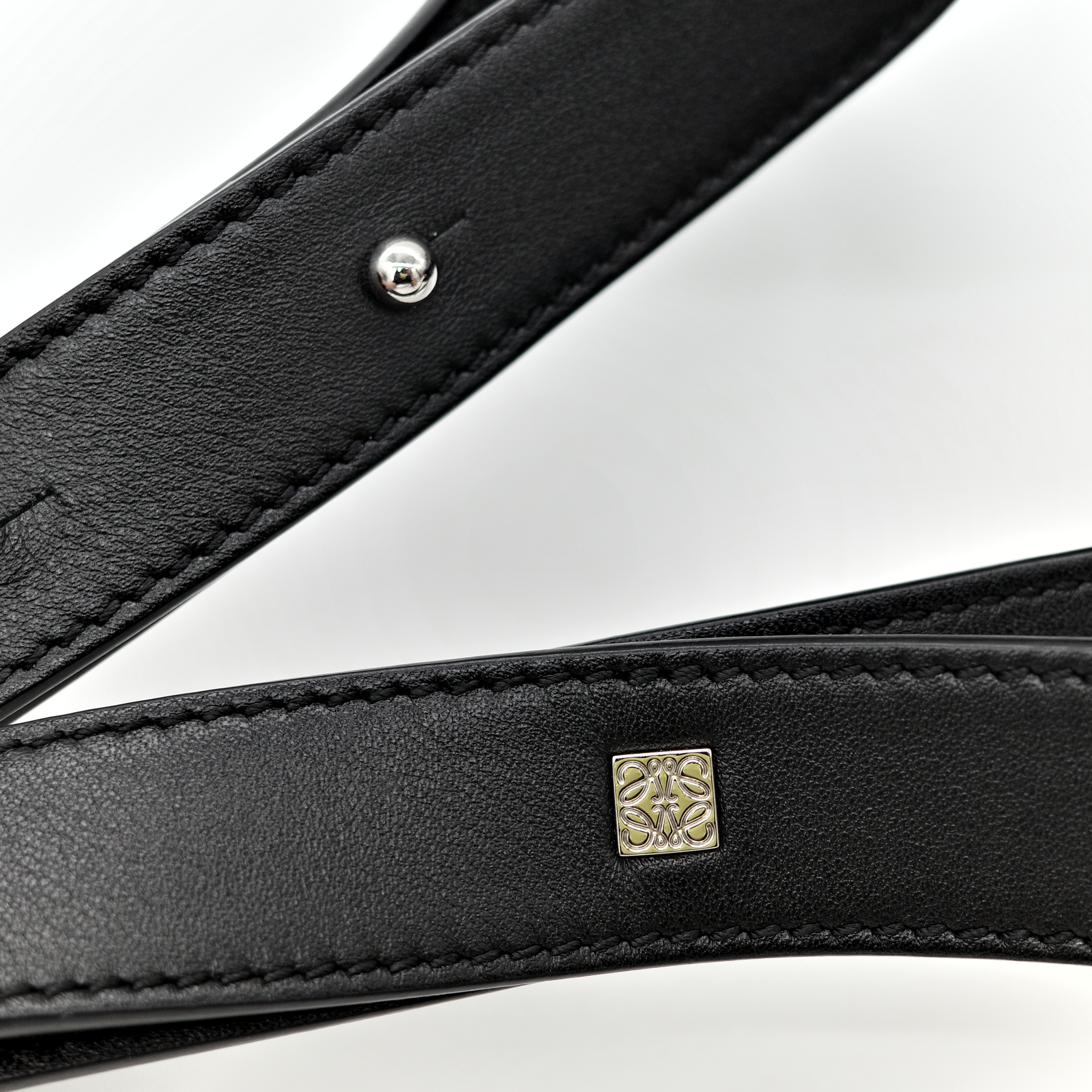 LOEWE 羅意威 Hammock 黑色 吊床包 斜背包-17