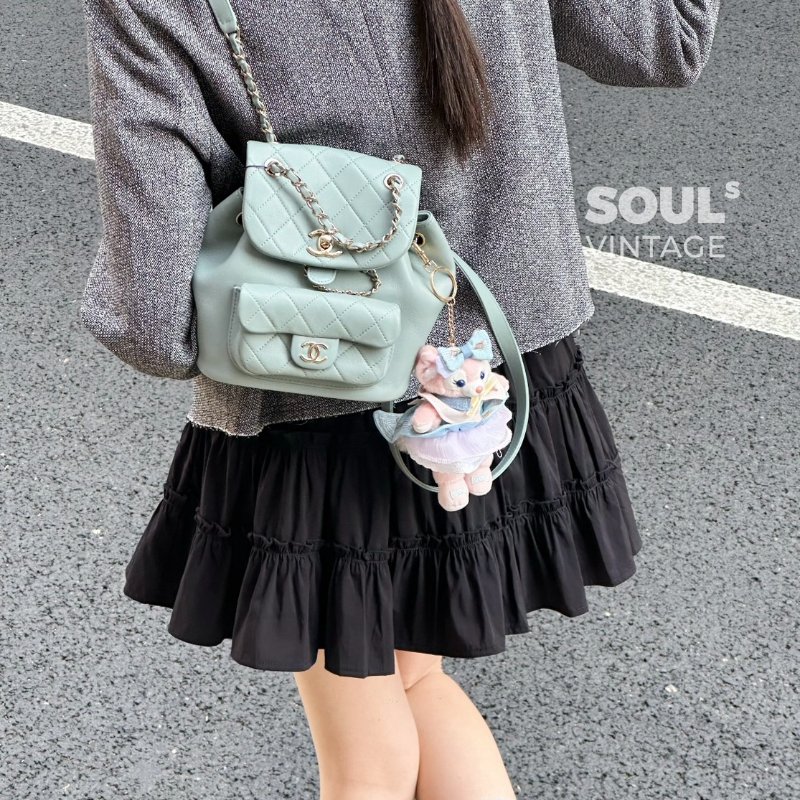 CHANEL Duma小牛皮後背包 - 小號淡綠金-10