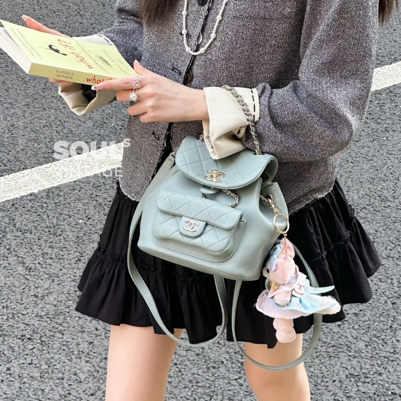 CHANEL Duma小牛皮後背包 - 小號淡綠金-11