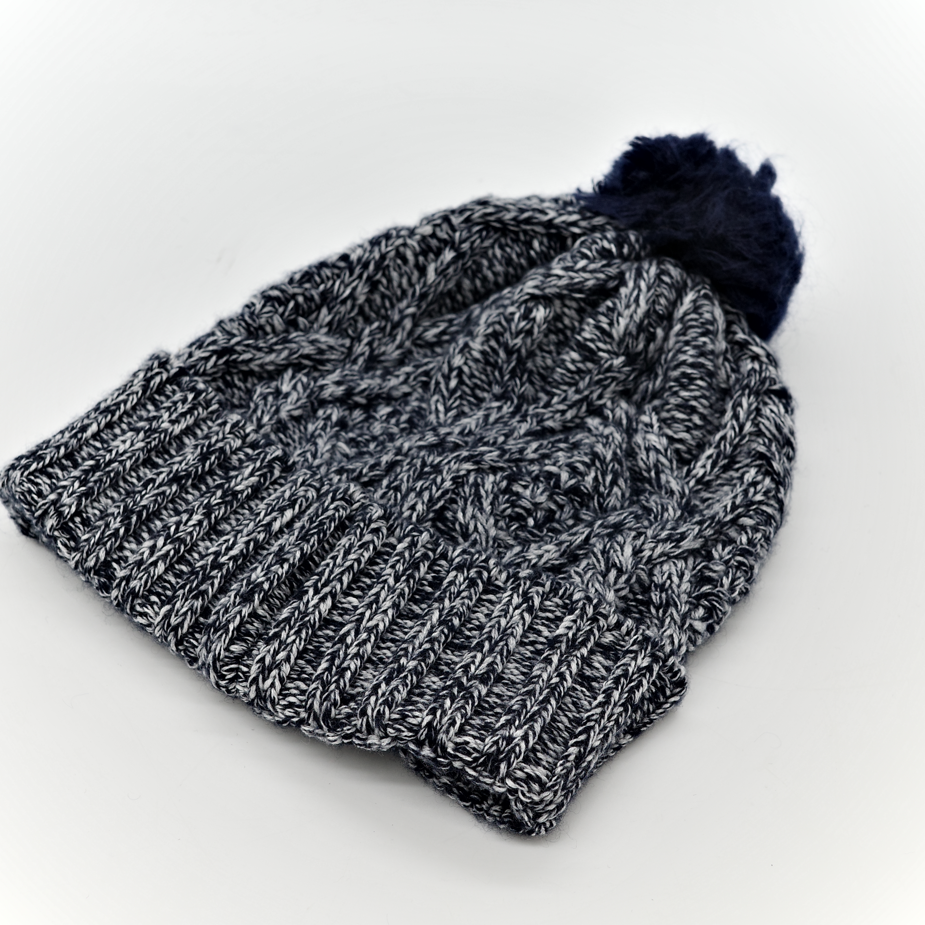 MONCLER 黑白毛帽-1