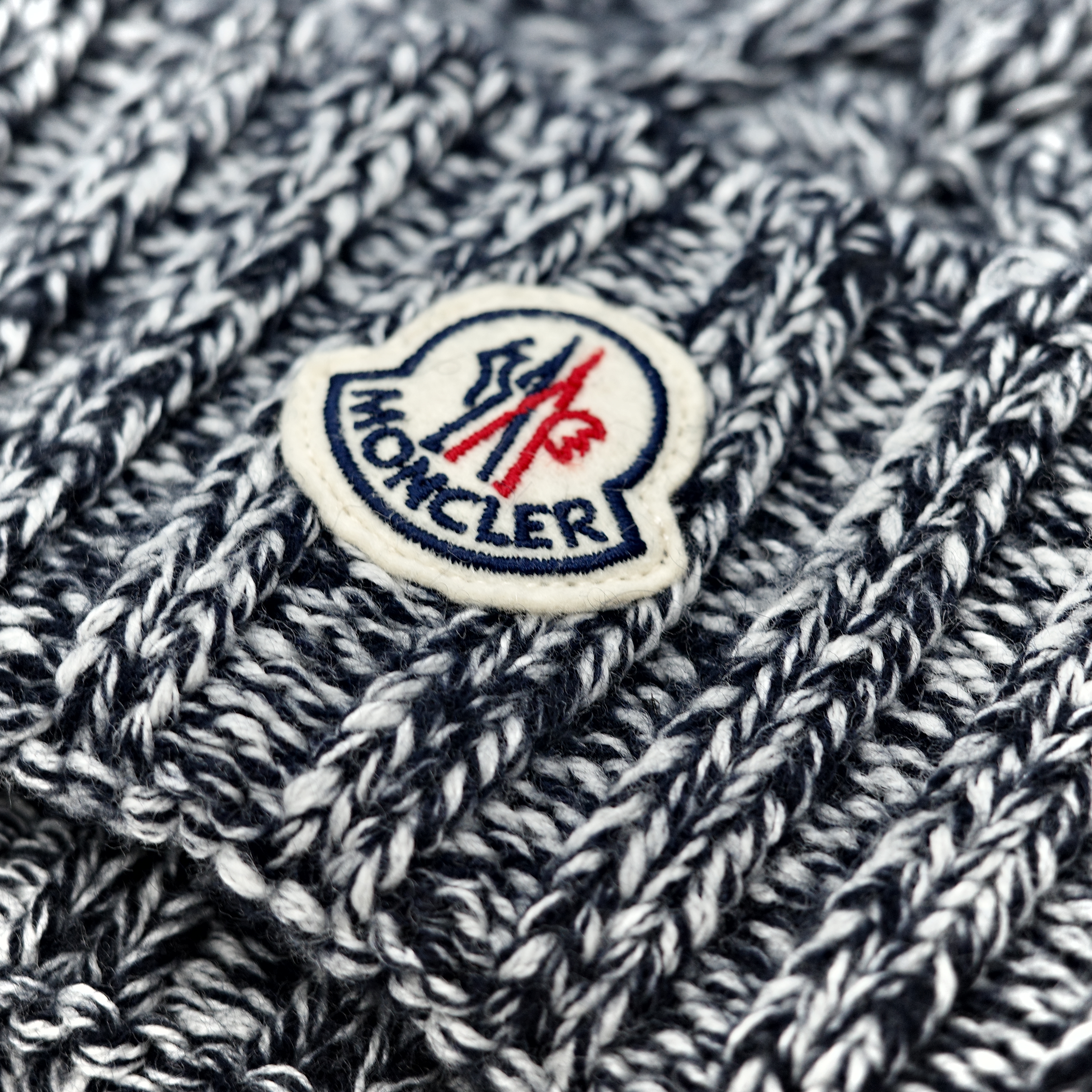 MONCLER 黑白毛帽-3