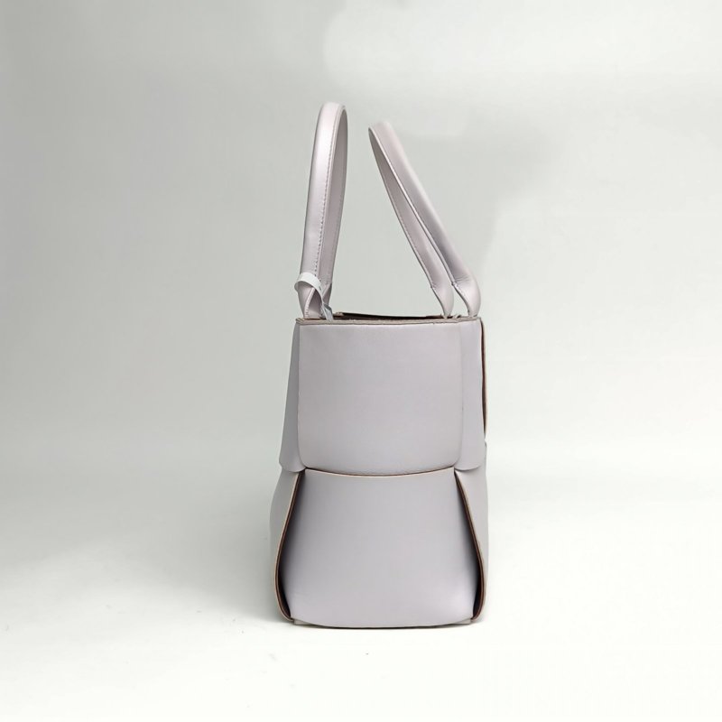 BOTTEGA VENETA ArcoTote小號30香芋色羊皮肩背包-1