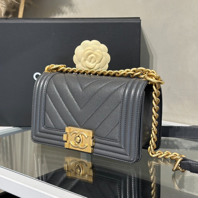CHANEL Boy20 V紋粒面牛皮口蓋包 - 鐵灰金-2