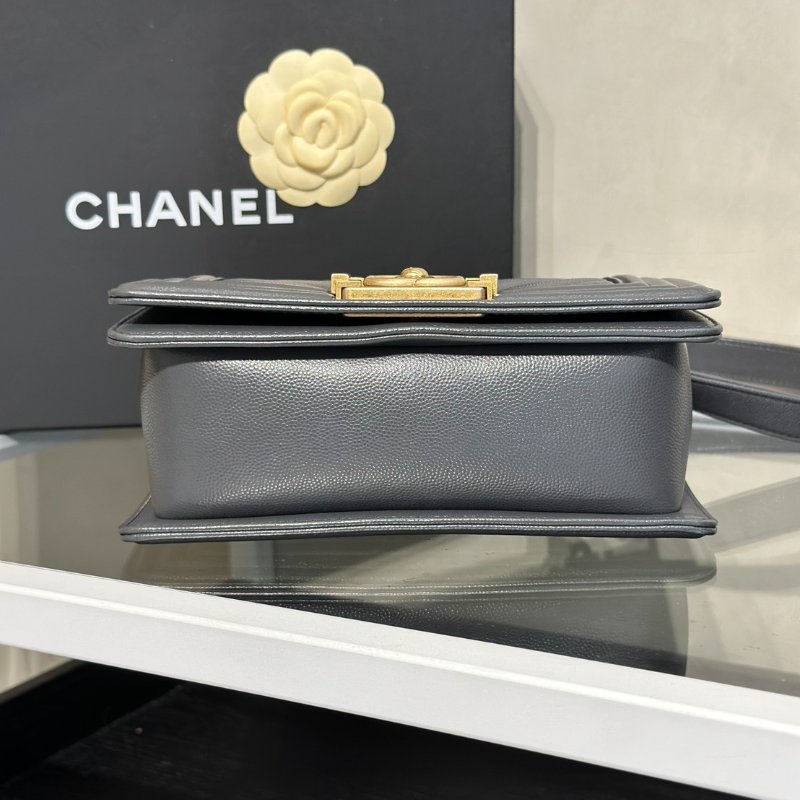 CHANEL Boy20 V紋粒面牛皮口蓋包 - 鐵灰金-4