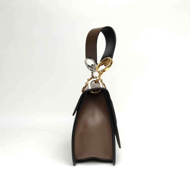 FENDI KANI金標Logo中號老花牛皮金扣肩背包-3