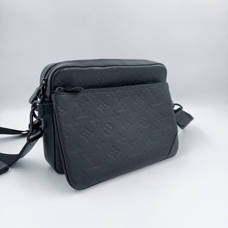 LV黑色牛皮壓紋黑武士郵差包M46602-3