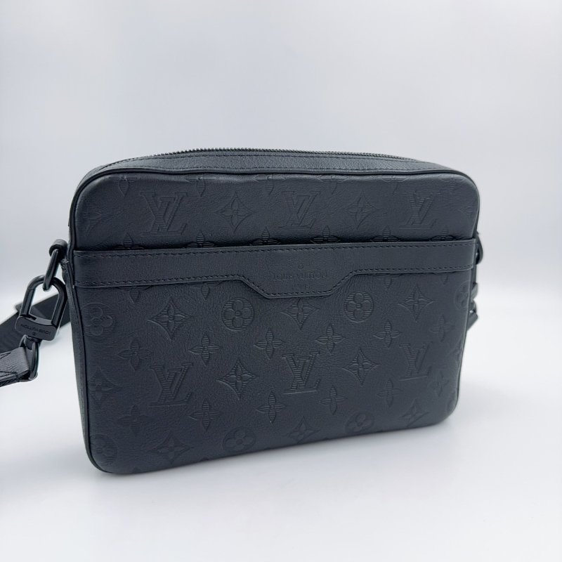 LV黑色牛皮壓紋黑武士郵差包M46602-6