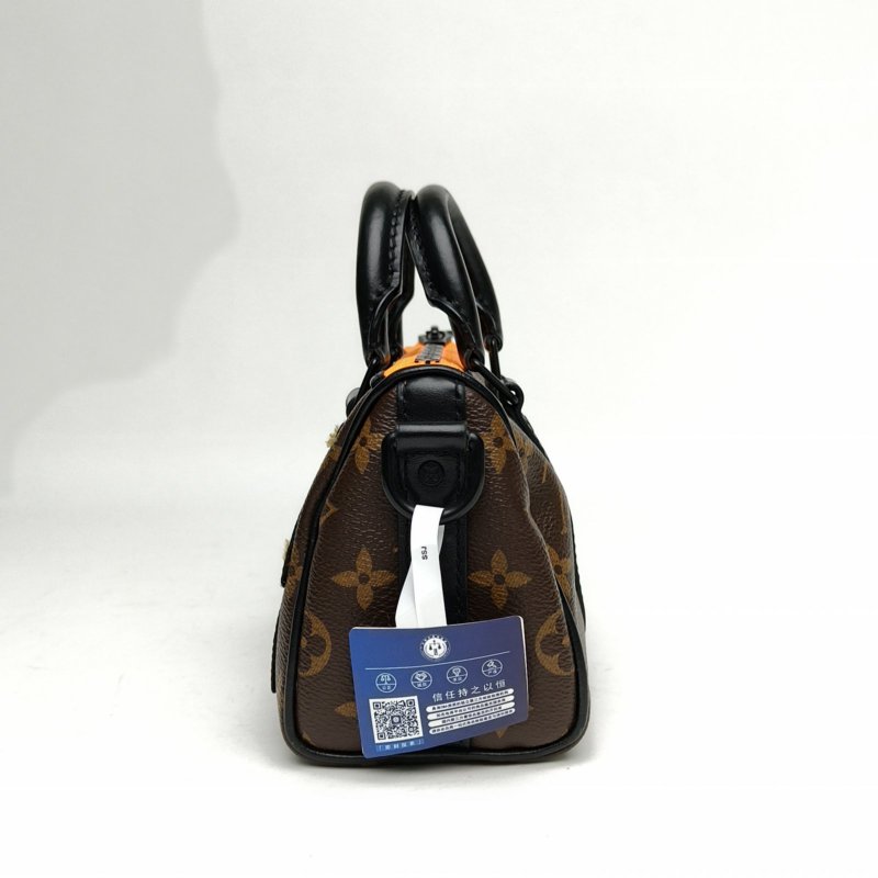 LOUIS VUITTON KEEPALLNano21老花牛皮晶片稻草人肩背包-1