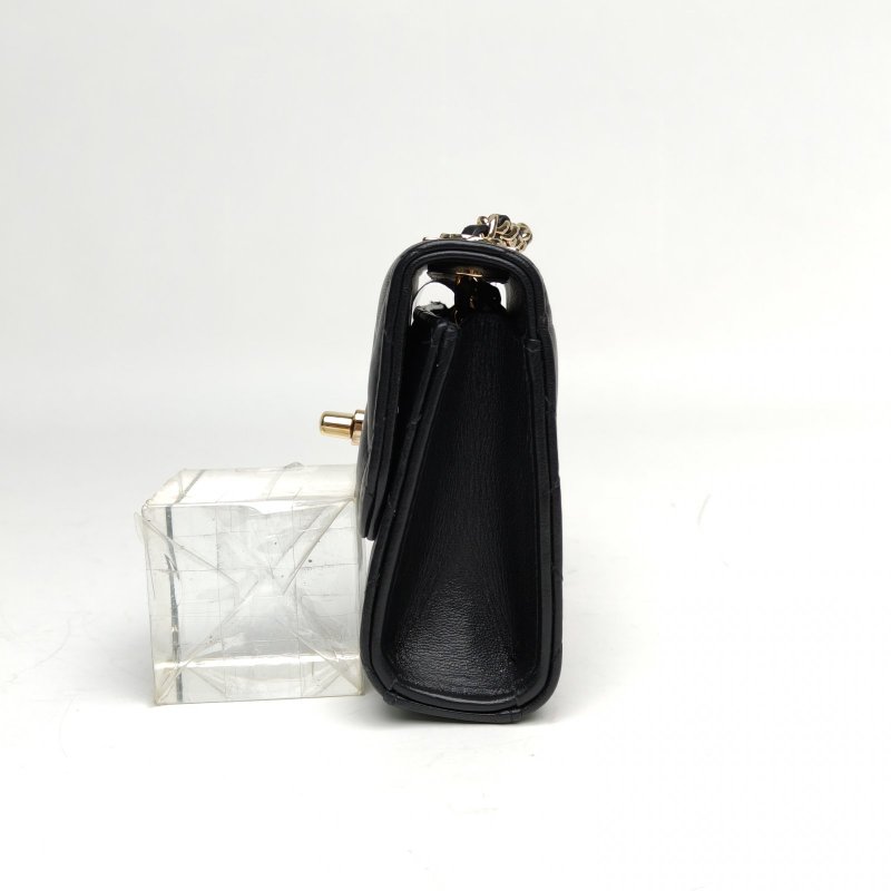 CHANEL TrendyCC口蓋包方版黑色羊皮鐳射標金扣肩背包-3