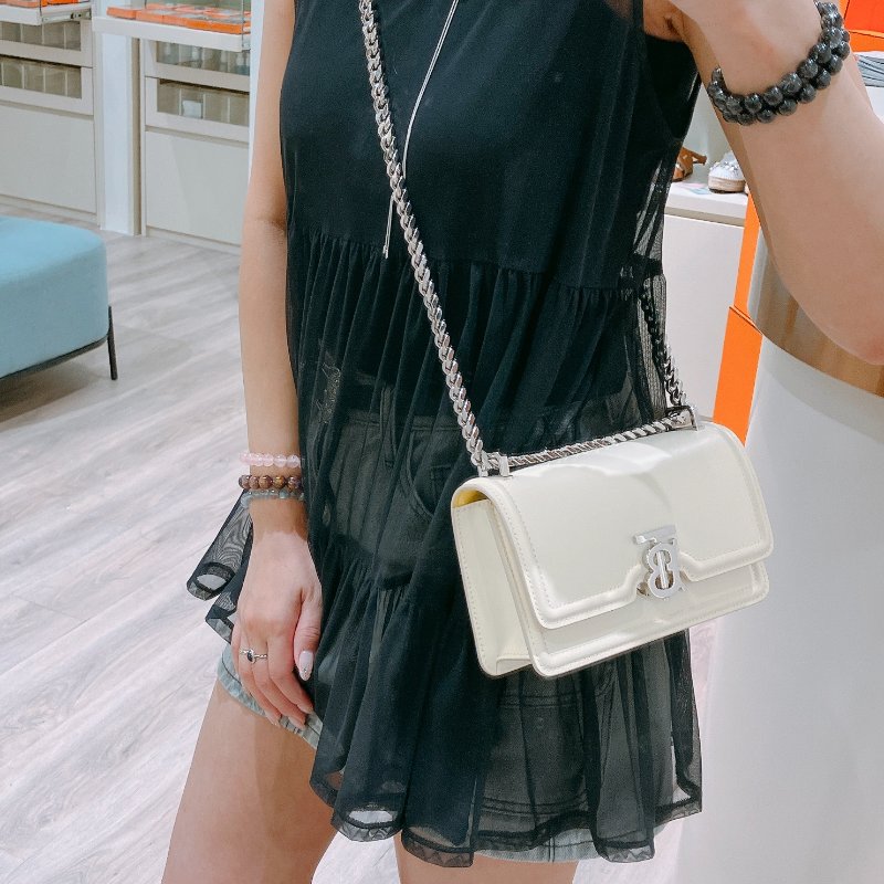 TK2031	博柏利 單肩或斜孭包 Burberry Elongated Mini Shoulder Bag Calf Beige x PHW-1