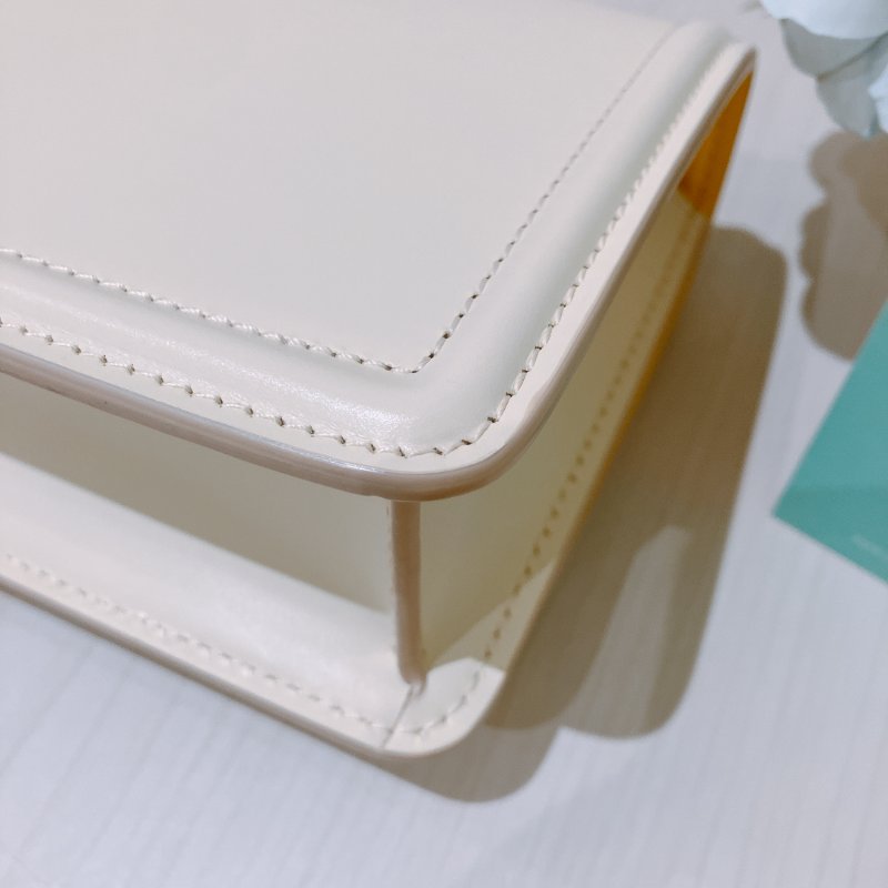 TK2031	博柏利 單肩或斜孭包 Burberry Elongated Mini Shoulder Bag Calf Beige x PHW-9