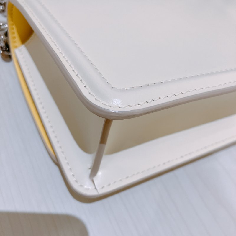 TK2031	博柏利 單肩或斜孭包 Burberry Elongated Mini Shoulder Bag Calf Beige x PHW-10