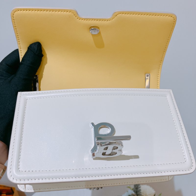 TK2031	博柏利 單肩或斜孭包 Burberry Elongated Mini Shoulder Bag Calf Beige x PHW-15