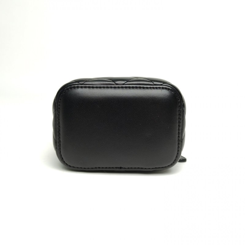 CHANEL 21B方盒子化妝包黑色羊皮30開金扣金球調節扣肩背包-4