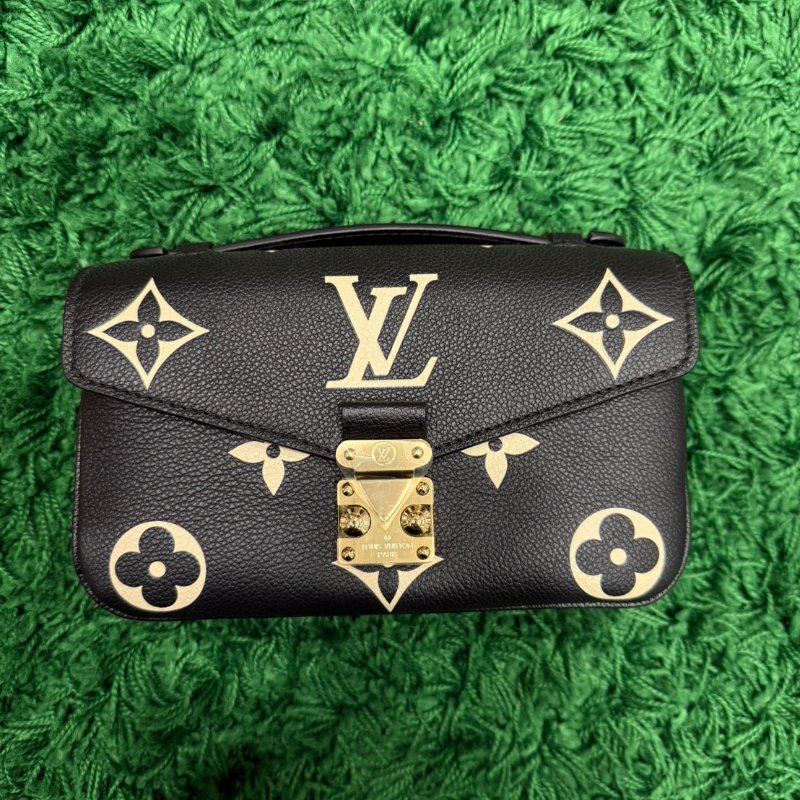 LOUIS VUITTON Pochette Metis East West 壓紋單肩包 全新-0