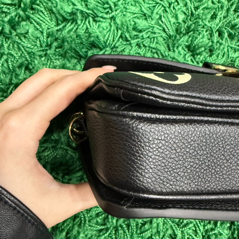 LOUIS VUITTON Pochette Metis East West 壓紋單肩包 全新-9