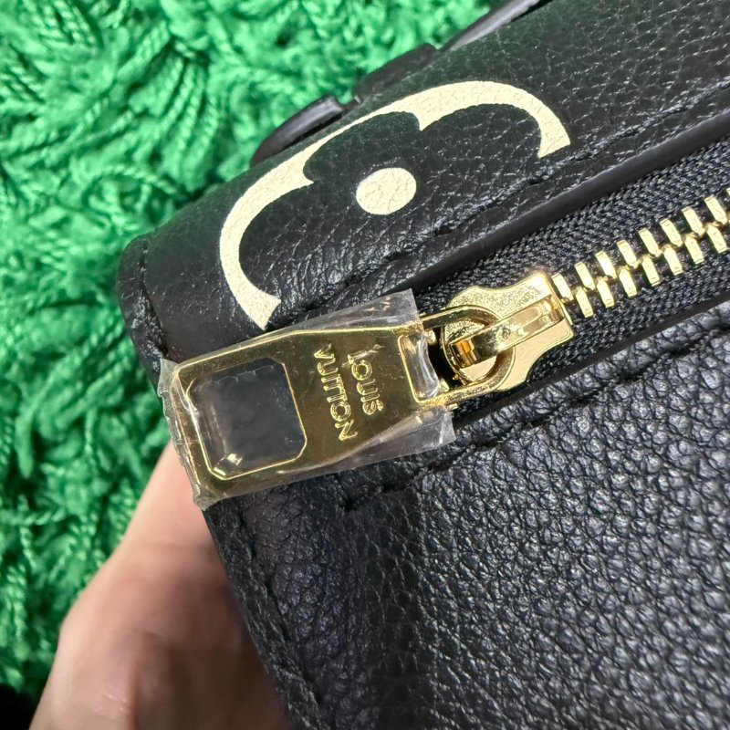 LOUIS VUITTON Pochette Metis East West 壓紋單肩包 全新-12