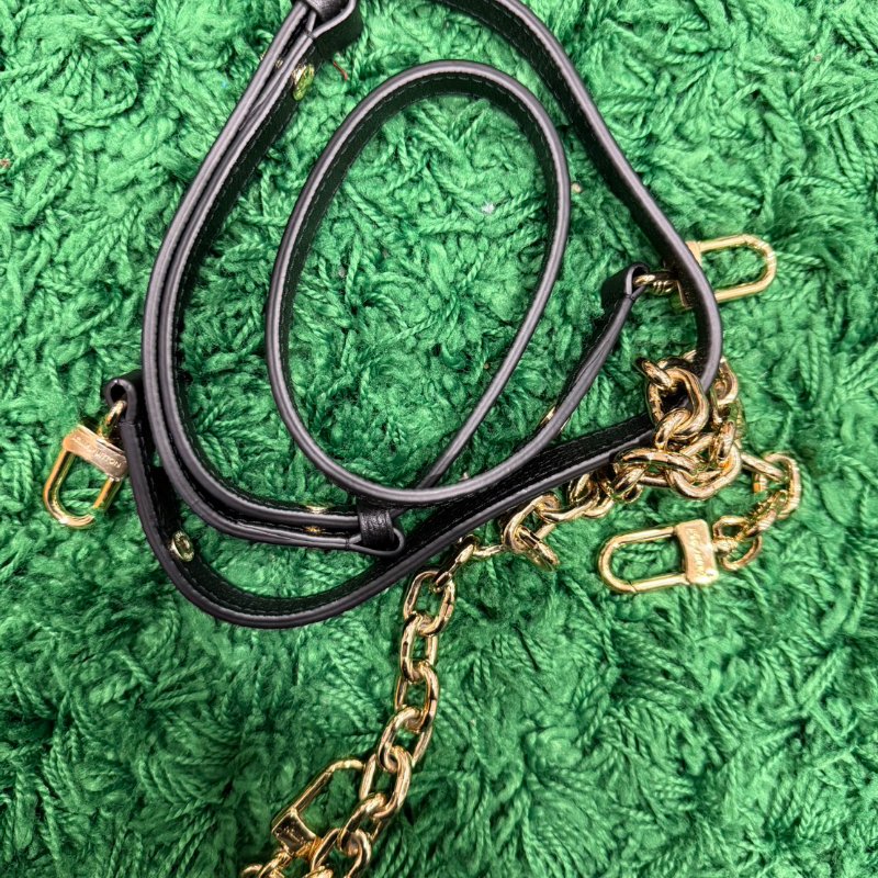 LOUIS VUITTON Pochette Metis East West 壓紋單肩包 全新-13