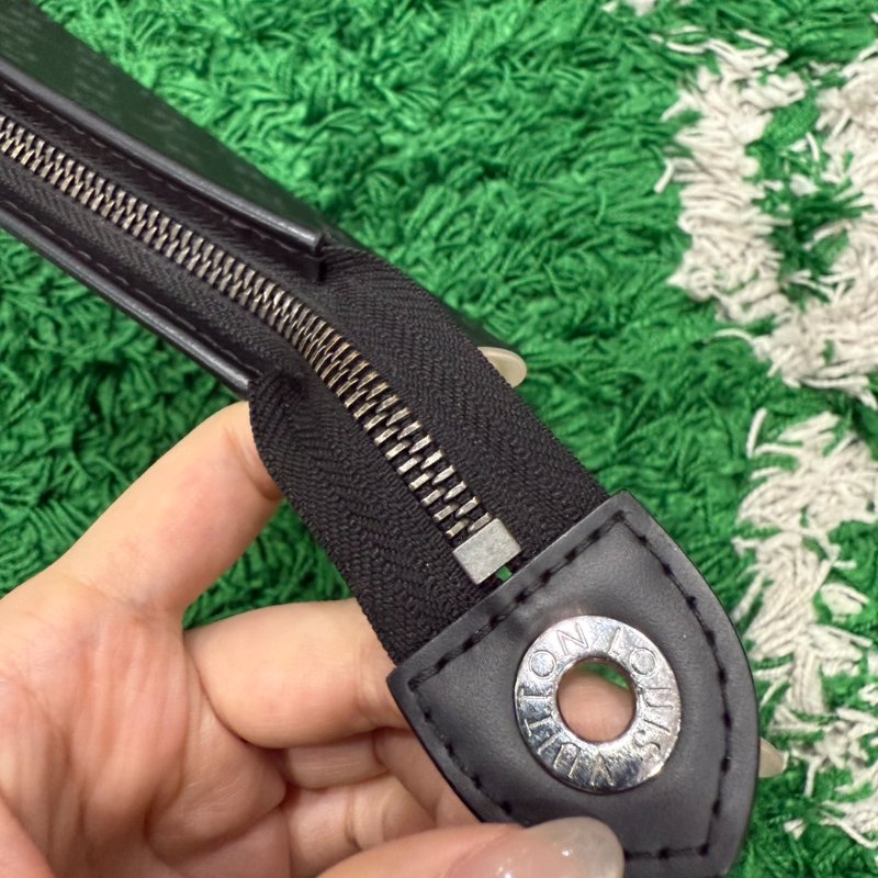 Louis Vuitton Pochette Voyage MM-2