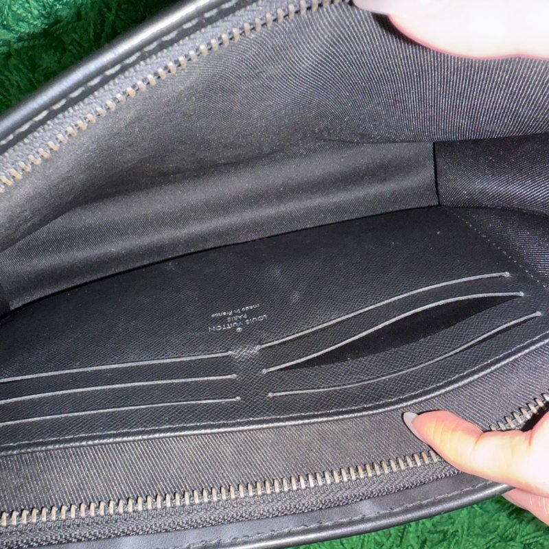 Louis Vuitton Pochette Voyage MM-3