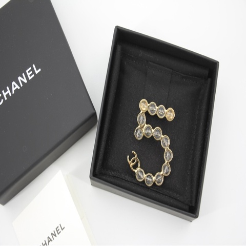 Chanel A24S 亞加力5號香檳金色透明胸針