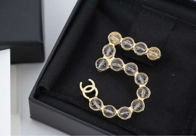 Chanel A24S 亞加力5號香檳金色透明胸針-1