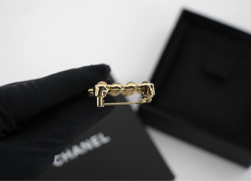 Chanel A24S 亞加力5號香檳金色透明胸針-9