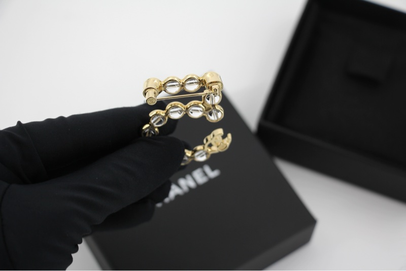 Chanel A24S 亞加力5號香檳金色透明胸針-10