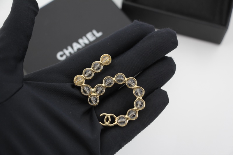 Chanel A24S 亞加力5號香檳金色透明胸針-11