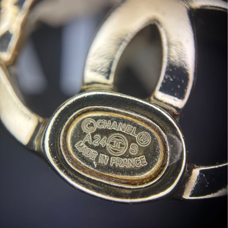 Chanel A24S 亞加力5號香檳金色透明胸針-13