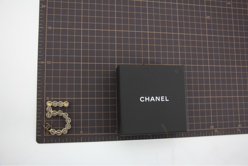 Chanel A24S 亞加力5號香檳金色透明胸針-16