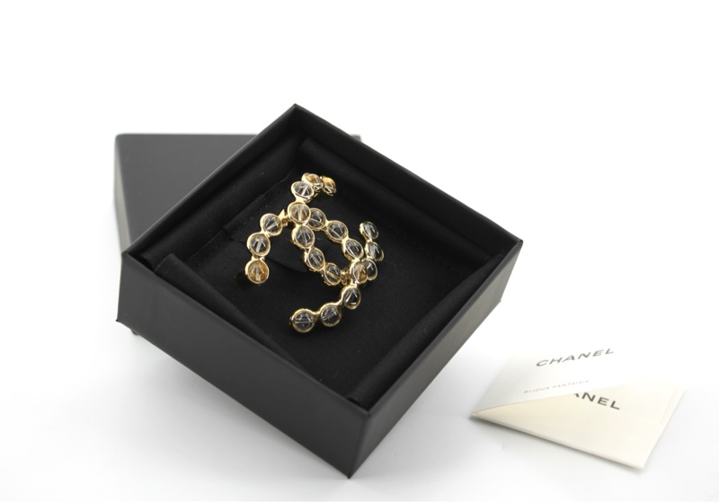 Chanel A24S 亞加力CC香檳金色透明胸針-2