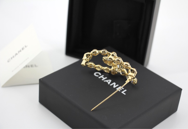 Chanel A24S 亞加力CC香檳金色透明胸針-5
