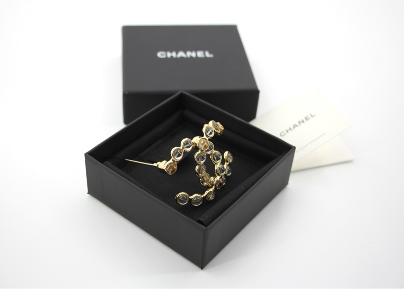 Chanel A24S 亞加力CC香檳金色透明胸針-6