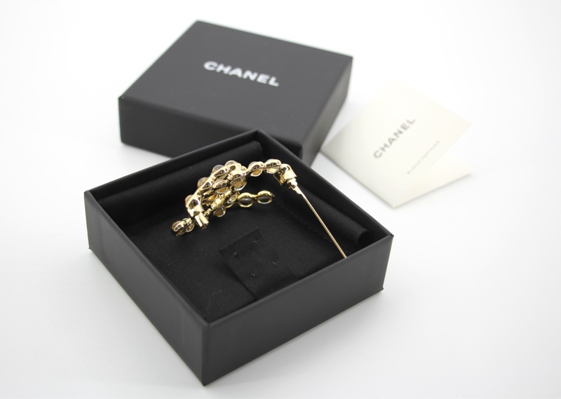 Chanel A24S 亞加力CC香檳金色透明胸針-8