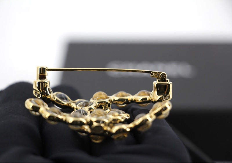 Chanel A24S 亞加力CC香檳金色透明胸針-11