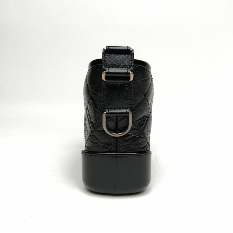 CHANEL GABRIELLE流浪小號黑色牛皮29開金銀扣寬LOGO肩背包-1