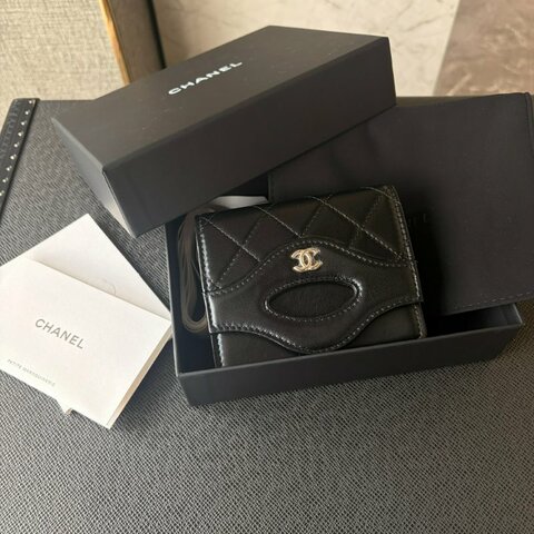 CHANEL 31系列牛皮卡包 黑色 晶片