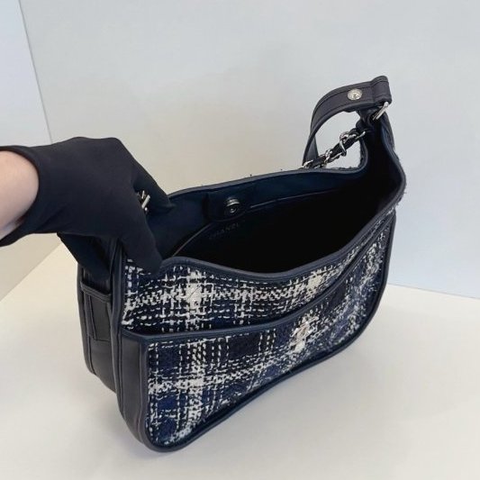 近新品 香奈兒/Chanel 格紋嬉皮士3way Hobo 學院風郵差包-9